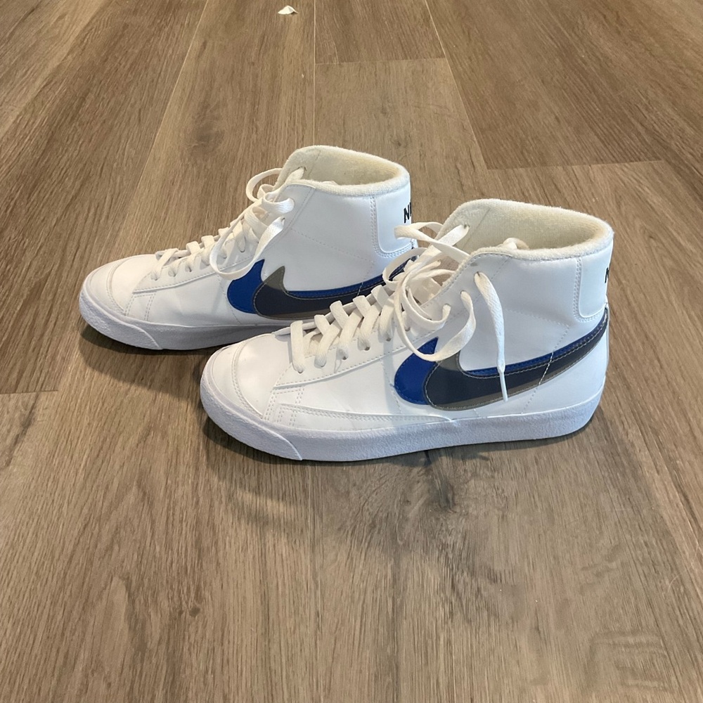 Nike blazers kids size 7 Y